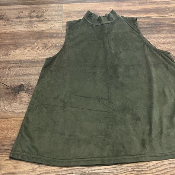 Sun & Shadow Green Suede High Neck Tank Top - Picture 3 of 8